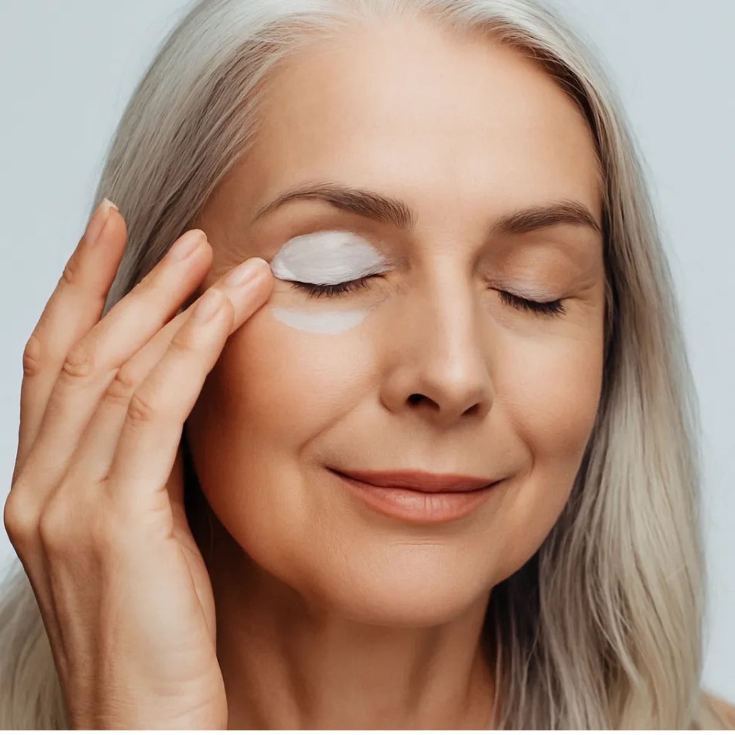 LineLift™ Cream – Løft dine øjenlåg naturligt ✨