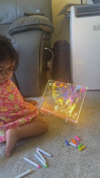 MagiskGlød Plade™ | Gør Tegnetid Magisk – Se Dine Børns Tegninger Lyse Op!